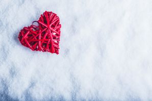 Сердце на снегу картинки красивые