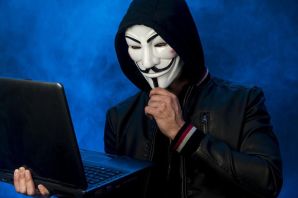 Картинка хакера в маске