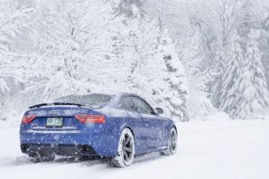 Машина в снегу картинки