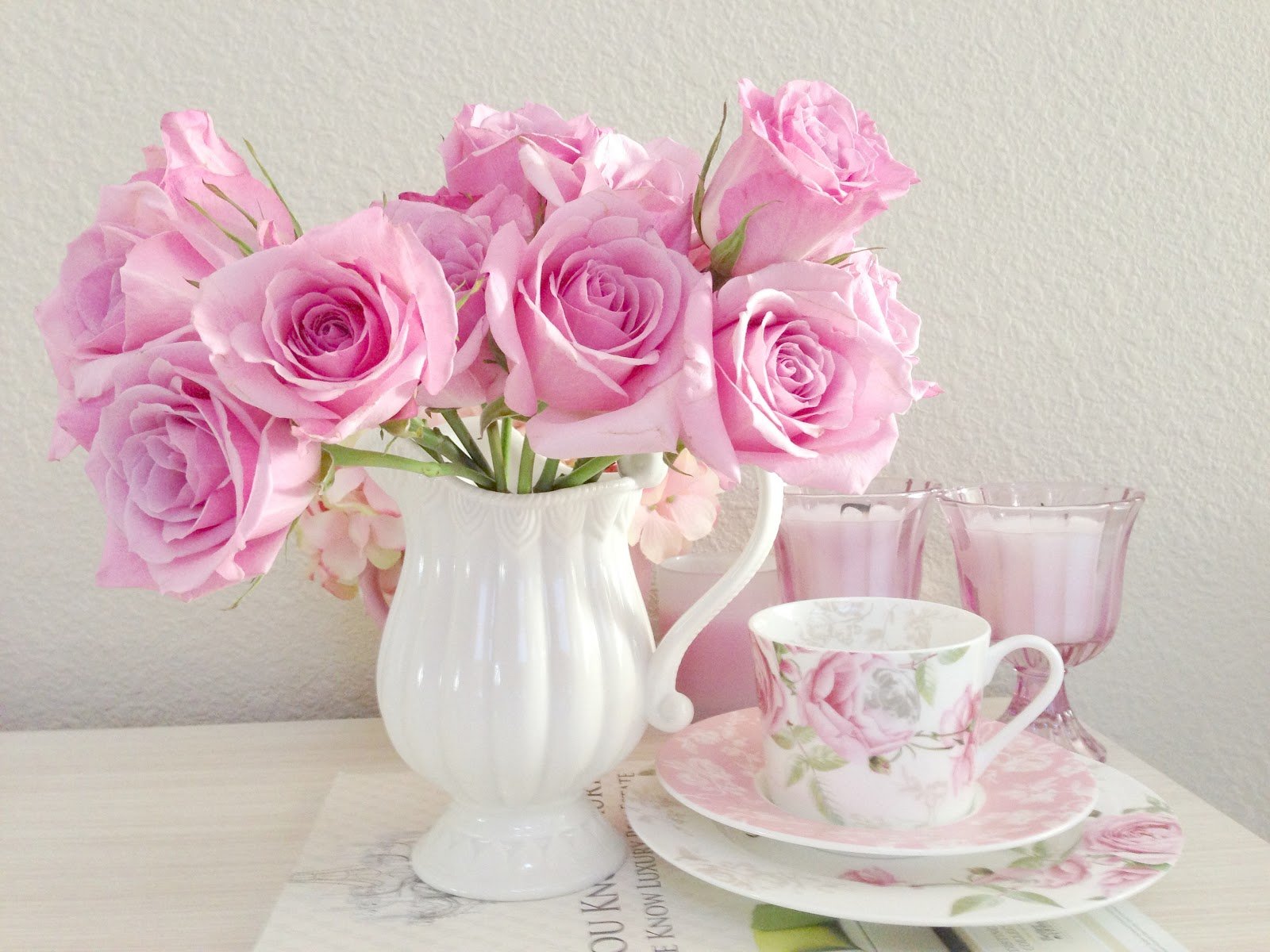 Картинка утро доброе розовое. Розы шебби Шик. Доброе утро с розовыми розочками. Доброе утро в стиле шебби Шик. Букеты в стиле шебби Шик.