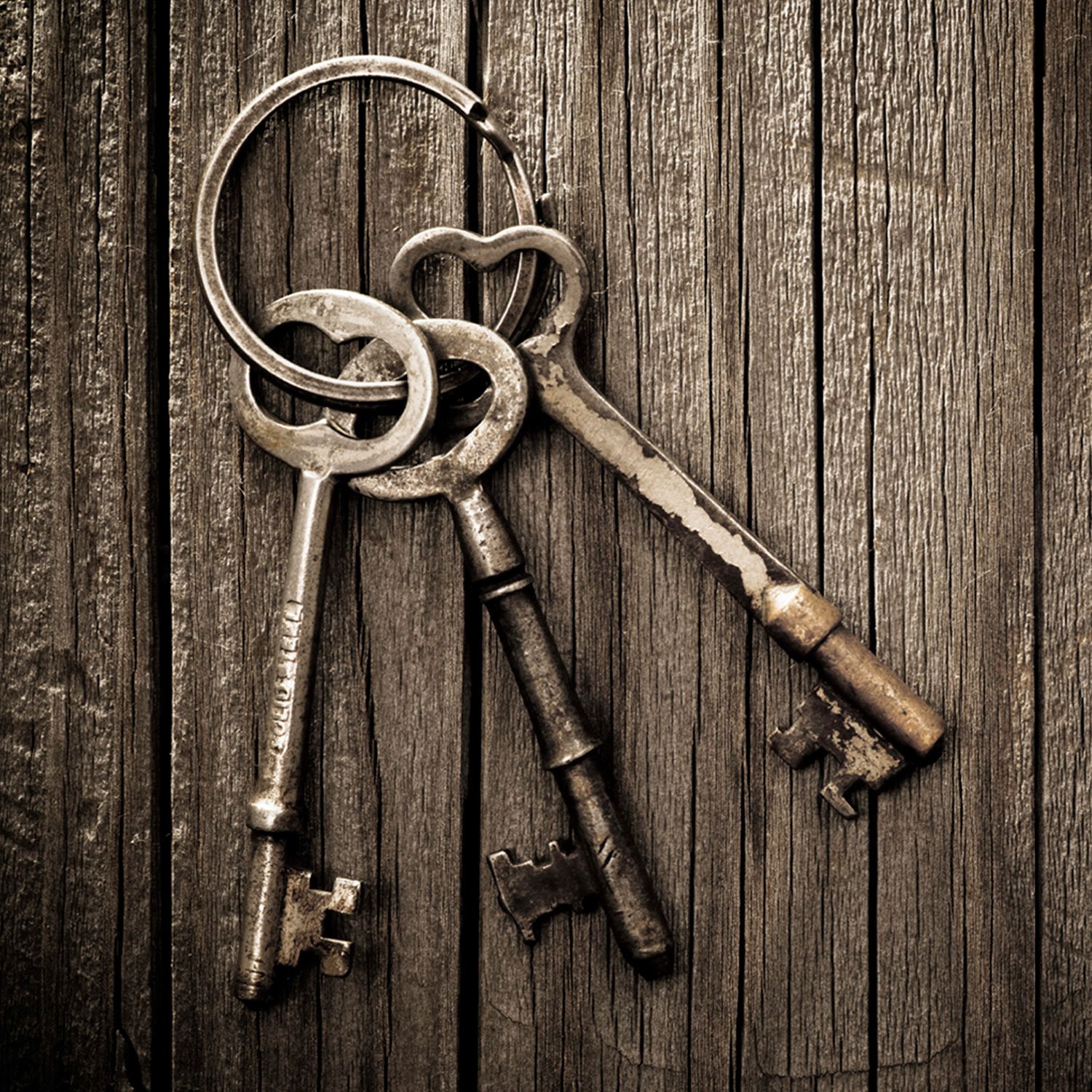 Ключи стучи. Старинный ключ. Красивый старинный ключ. Связка ключей. Связка старых ключей.