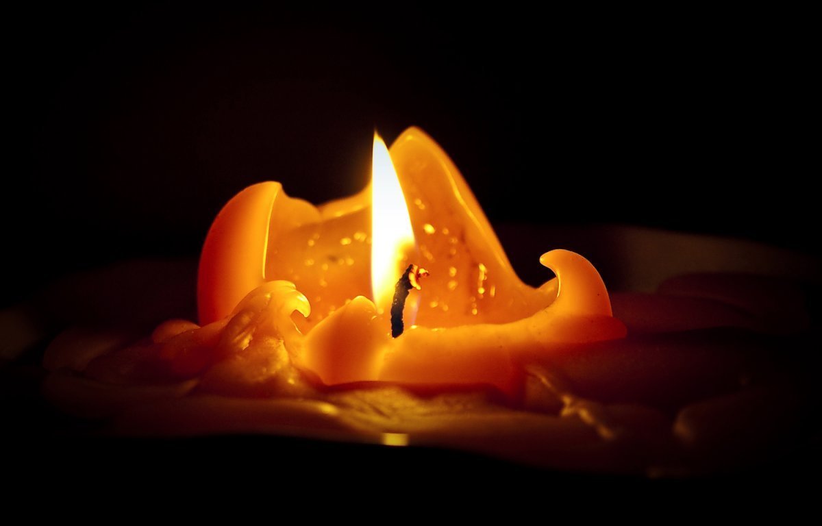 Красивая горящие свеча