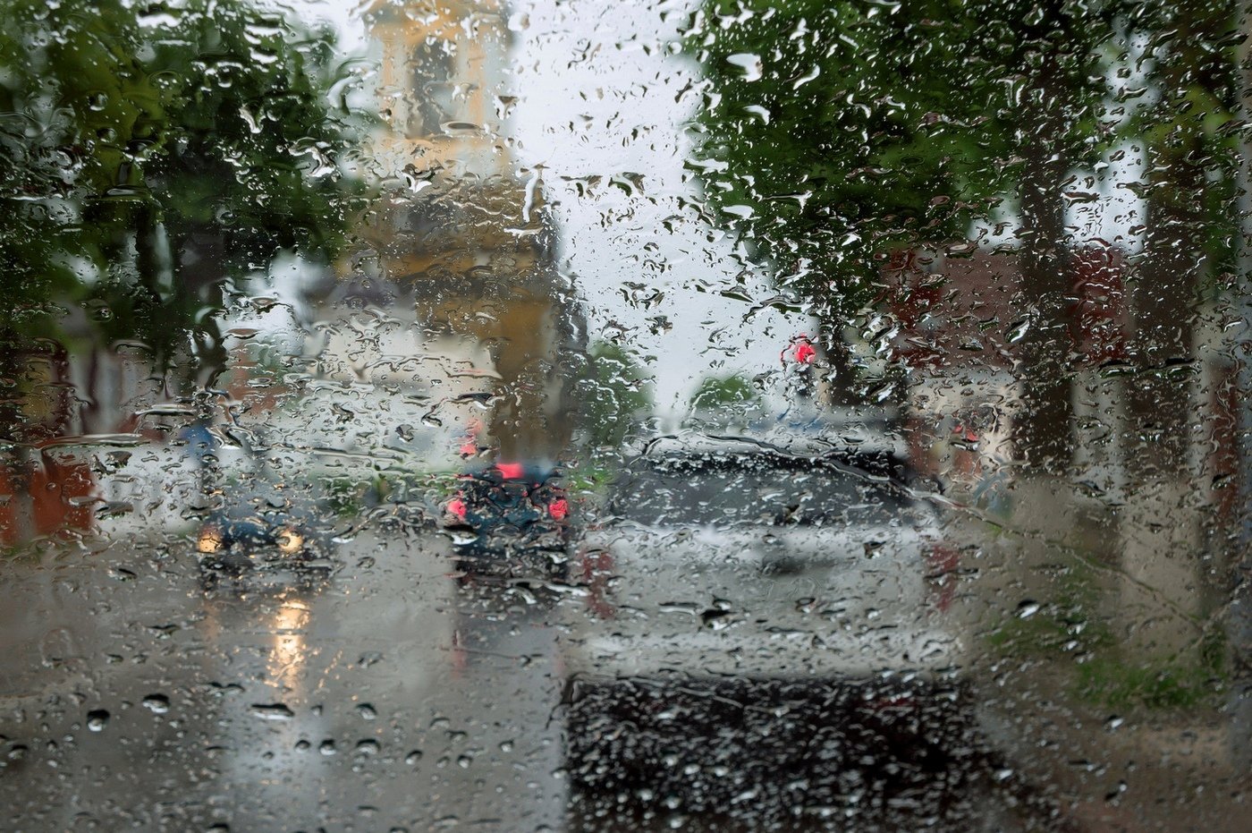 Дождь в реальном времени московская область. Дождь в городе. Дождь летом. Летний дождь в городе. Летний ливень.