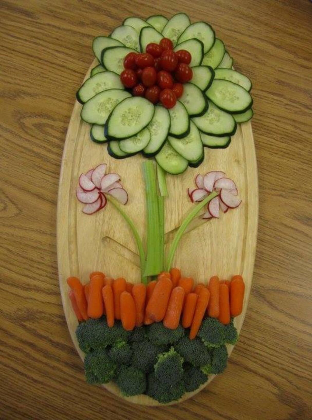 5 нарезка овощей. Украшение блюд. Украшение стола из овощей. Нарезка овощей. Овощные нарезки для детей.