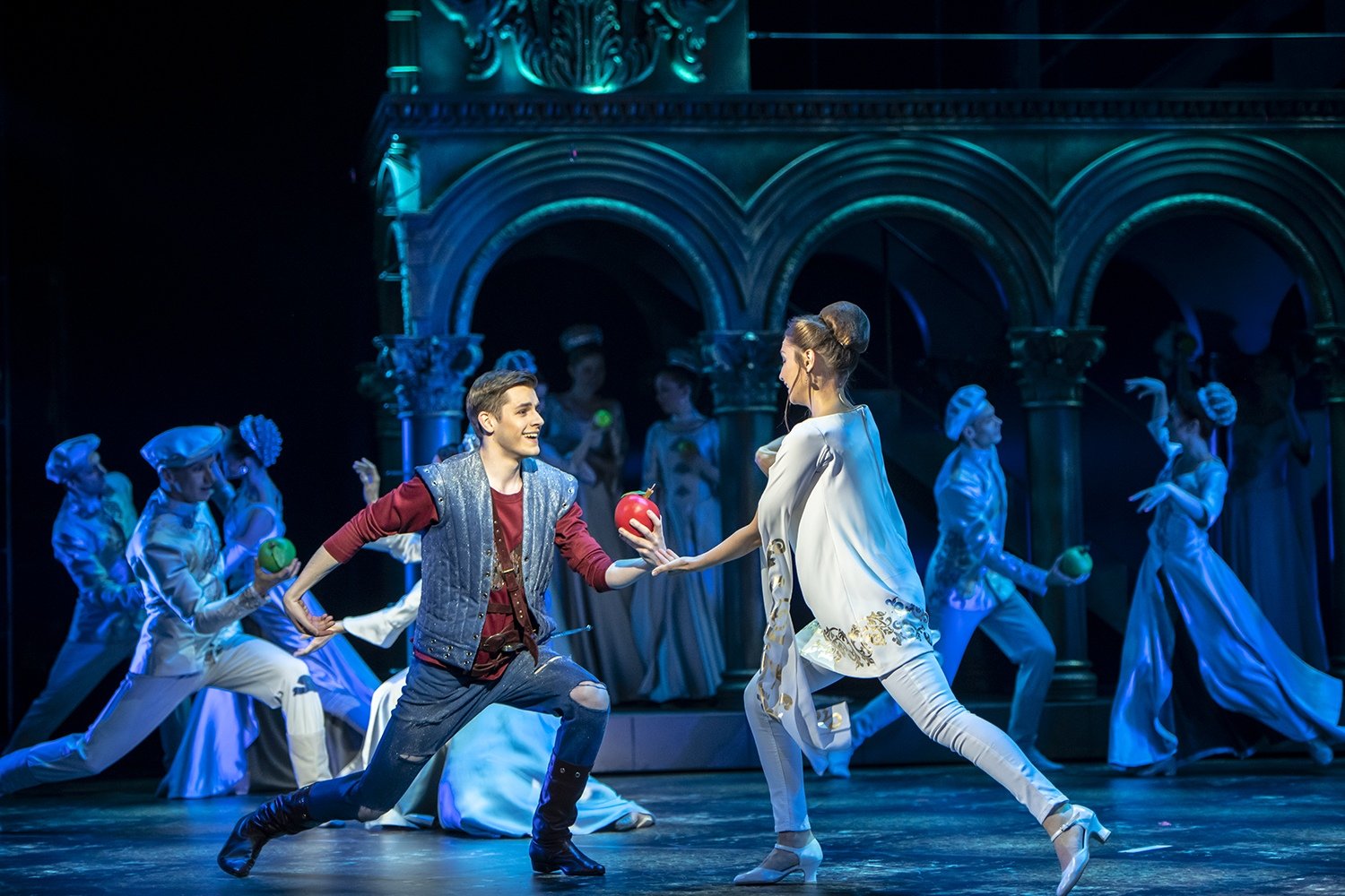 Короткий мюзикл. Театр оперетты Ромео против Джульетты. Ромео против Джульетты мюзикл театр оперетты.