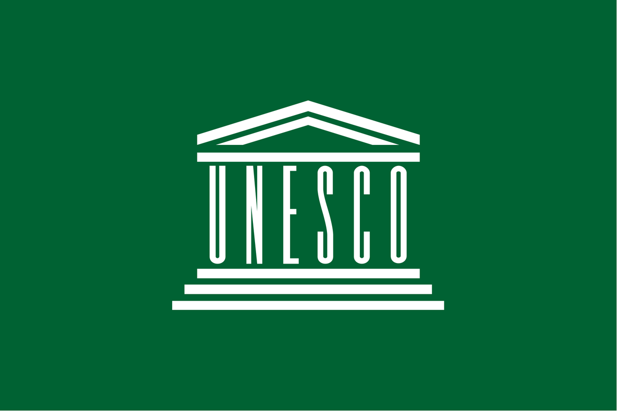 Http unesco. ООН по вопросам образования науки и культуры ЮНЕСКО. Значок ЮНЕСКО. ЮНЕСКО картинки. Флаг ЮНЕСКО.