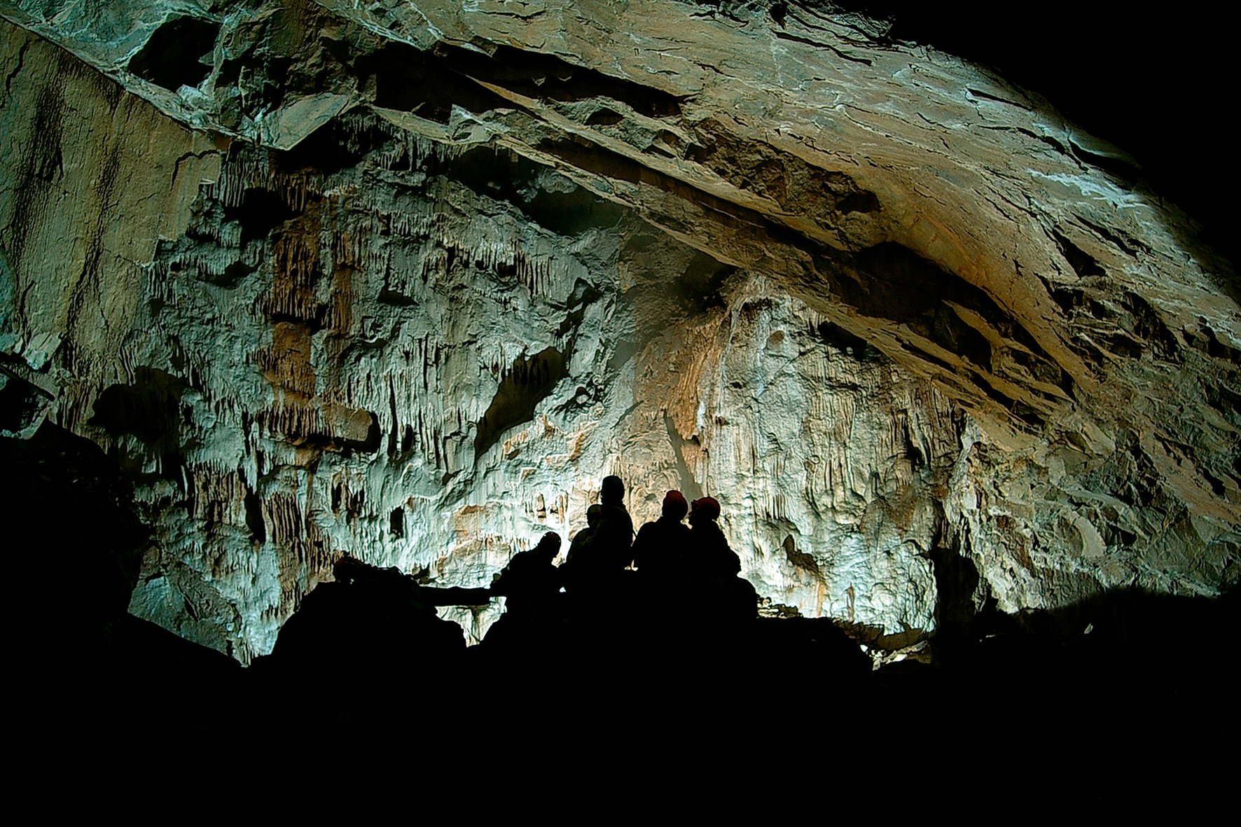 Липцы пещеры. Пещера Шульган-Таш в Башкирии. Капова пещера в Башкирии. Киндерлинская пещера Башкирия. Капова пещера Шульган-Таш.