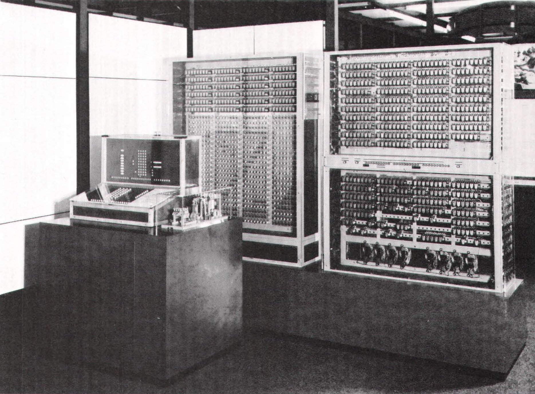 Электронный компьютер электронная машина. Вычислительная машина z3 Конрада Цузе.
