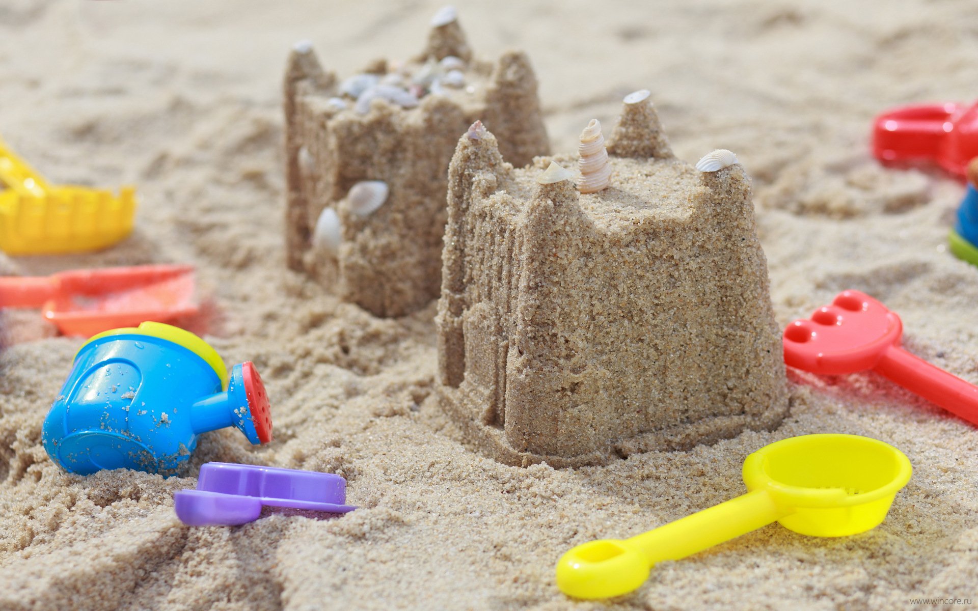 Sandcastle picture. Замки из песка для детей. Лето замки из песка. Домик из песка. Песочный замок.