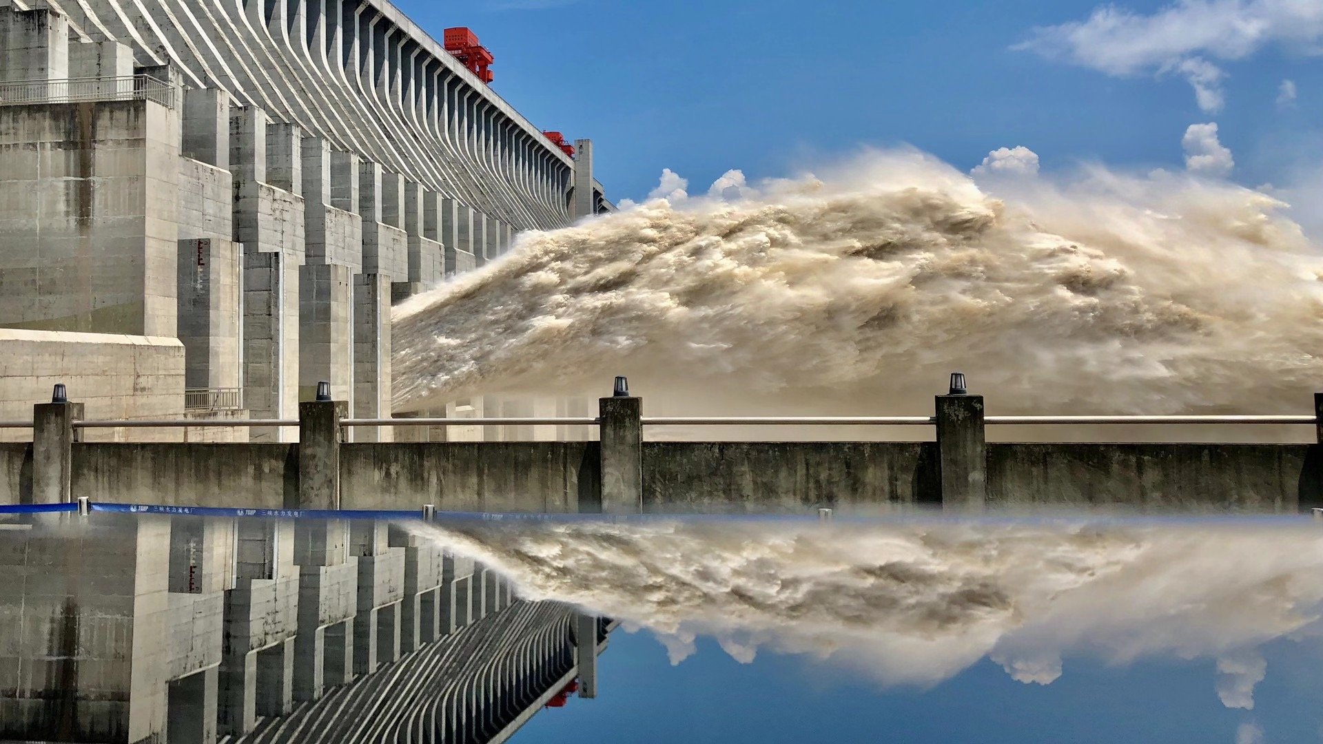 Разрыв дамбы. Плотина Тукуруи (Tucuruí dam), Бразилия. ГЭС три ущелья Китай. ГЭС Тукуруи Бразилия. Плотина Сянцзяба.