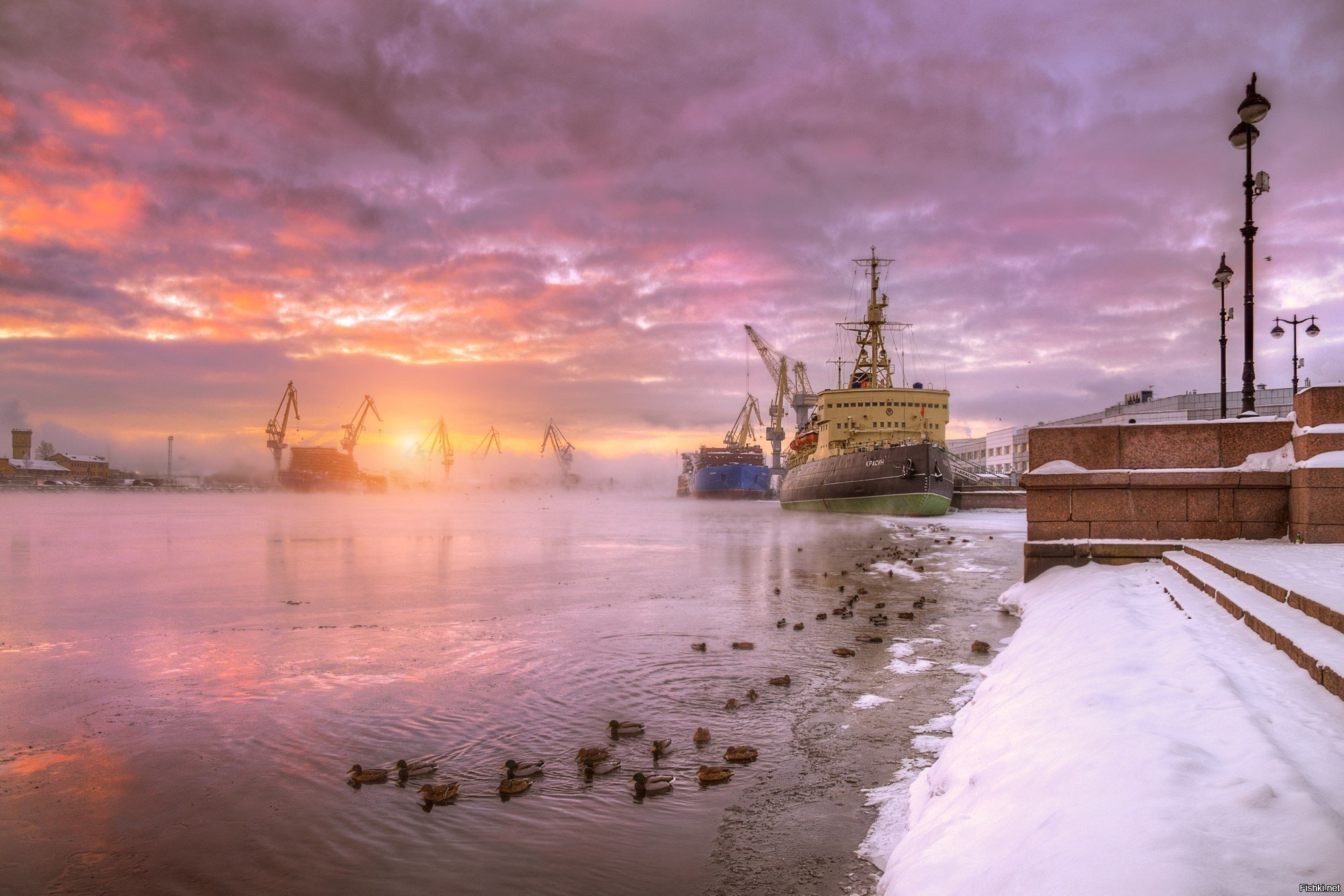Море на месте петербурга. Санкт-Петербург море. Корабли зимой на Неве. Петербург закат.