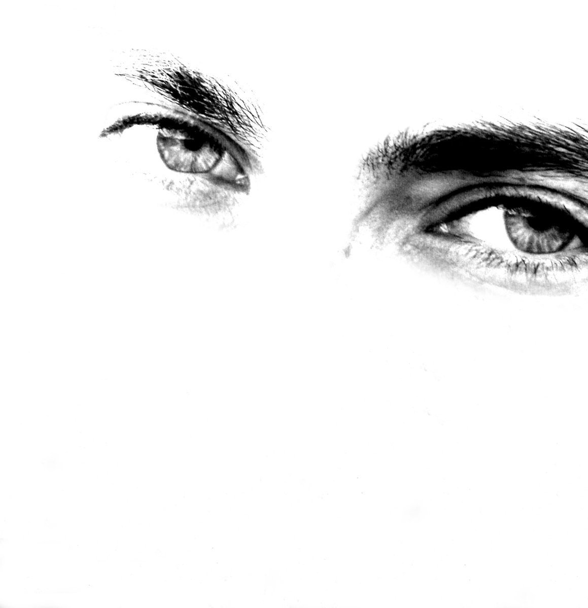 Чуть чуть прищурь глаза. Глаза мужские. Красивые мужские глаза. Мужские глаза чб. Глаз картинка.