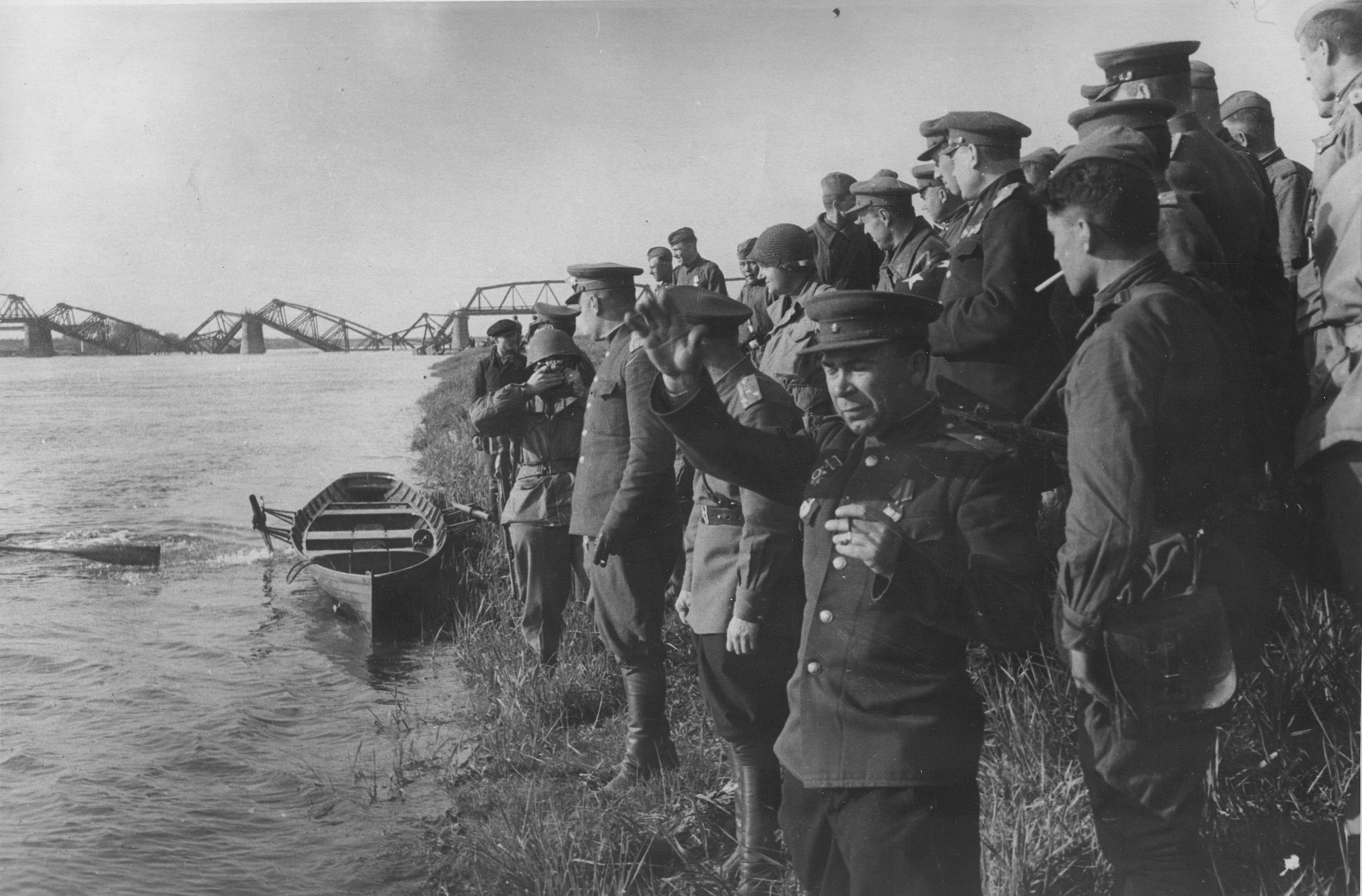 25 апреля 1945 г. Река Эльба 1945. Встреча советских и американских войск на Эльбе в 1945. Река Эльба встреча союзников.