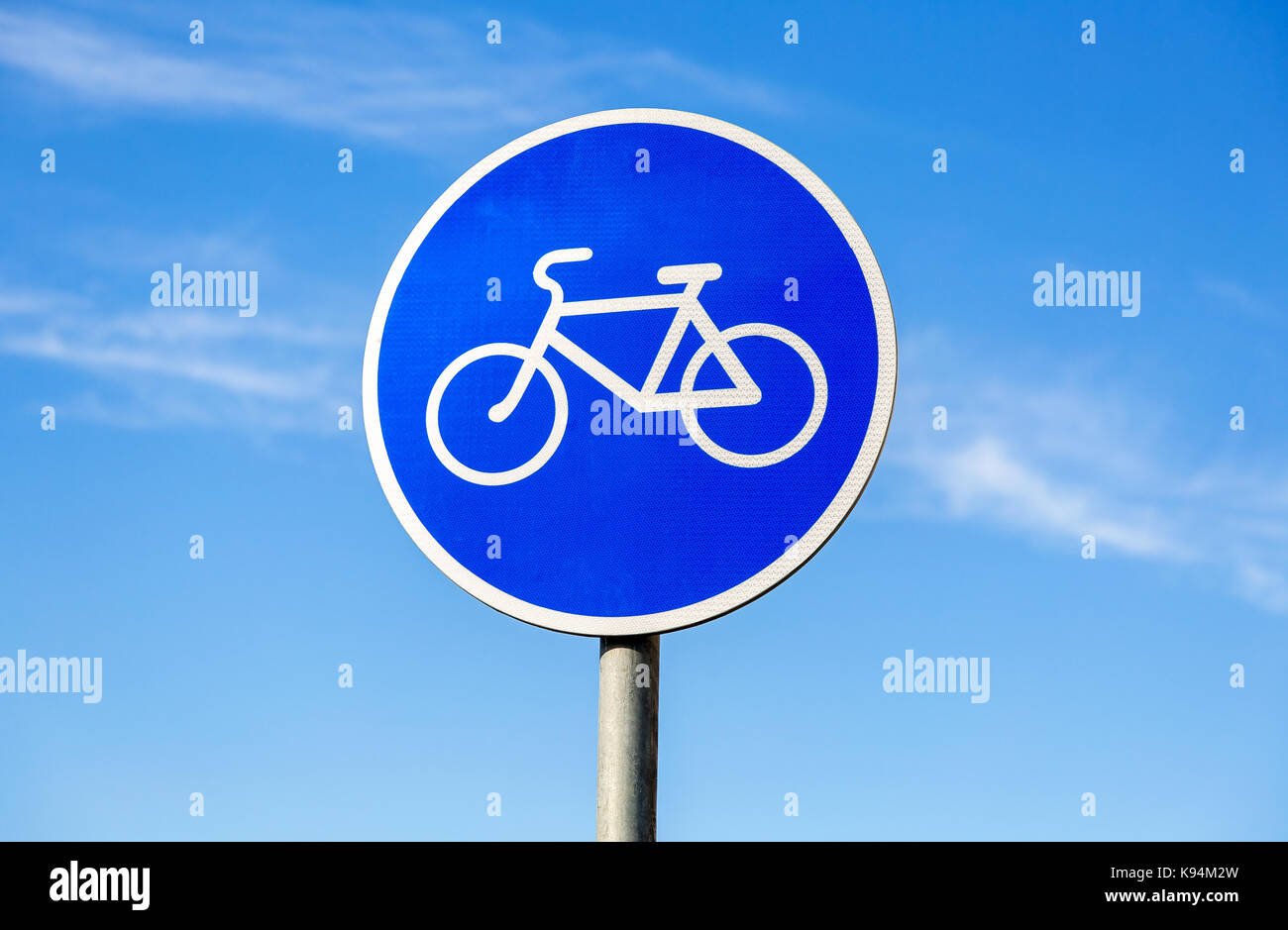 Велосипедная дорожка возраст. 4.4.1 Велосипедная дорожка. Велосипедная дорожка дорожный знак. Дорожный знак с велосипедом в круге. Предписывающие знаки велосипедная дорожка.