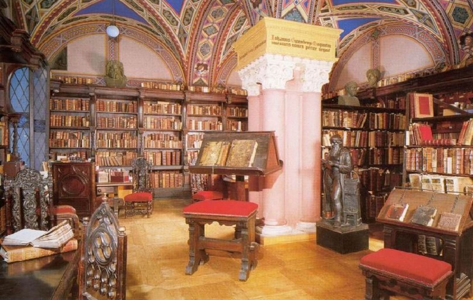 Первая доступна библиотека. Библиотека в Софийском соборе при Ярославе мудром.