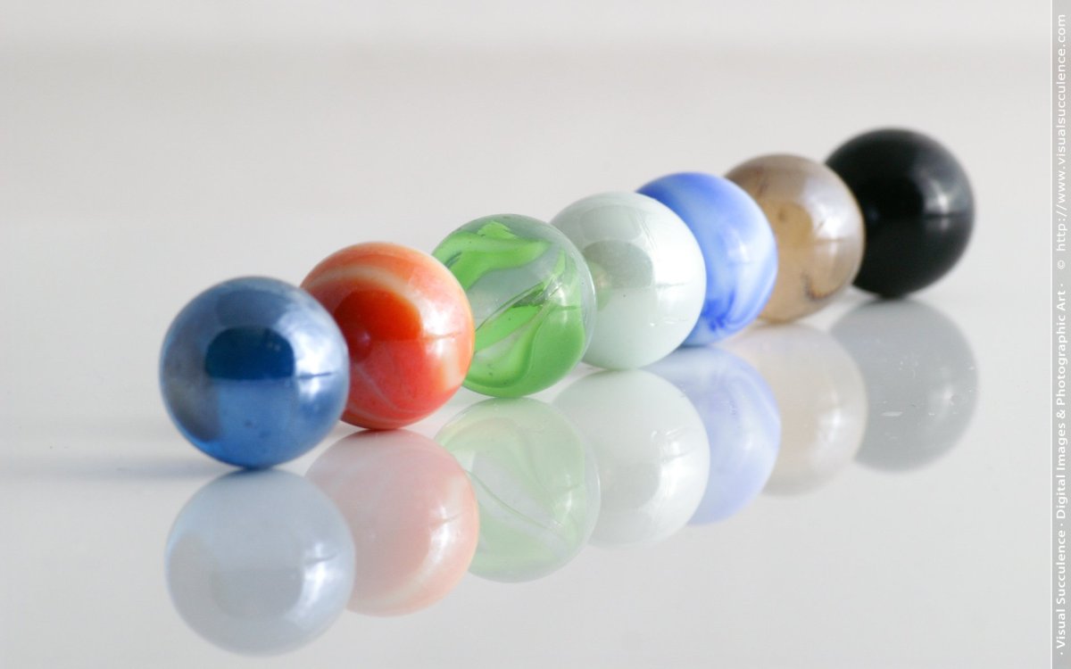Игра шары стекло. Марбл Болл. Мраморные шарики стеклянные. Разноцветные стеклянные шарики. Марблс стеклянные шарики.