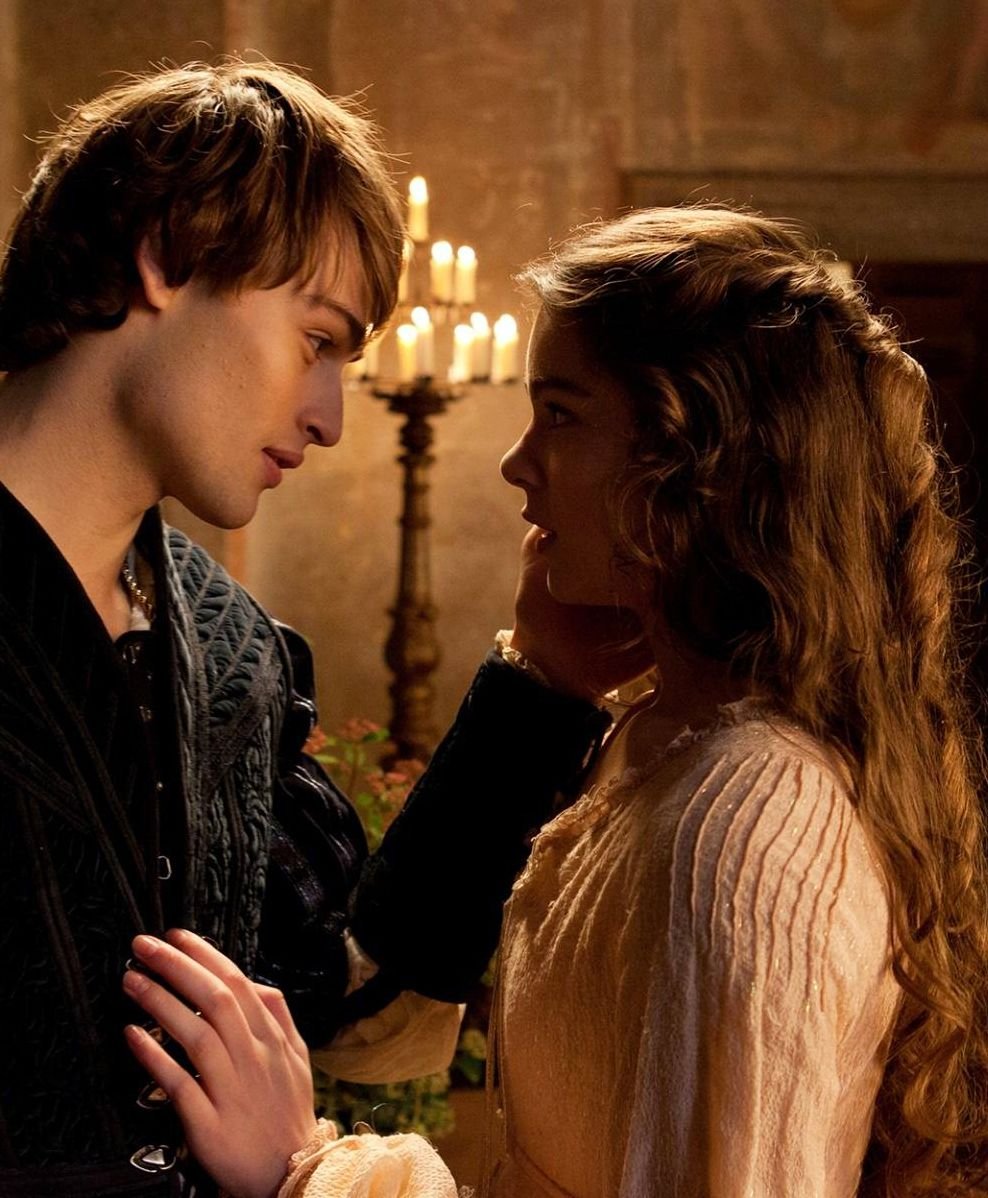 Принц влюбился в девушку. Romeo and Juliet 2013 Romeo.