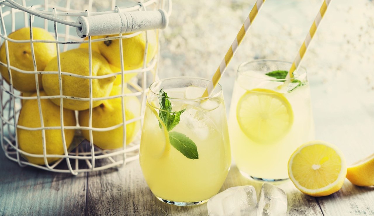 Лимонад. Домашний лимонад. Приготовление лимонада. Домашний лимонад в ассортименте. Как делать домашний лимонад