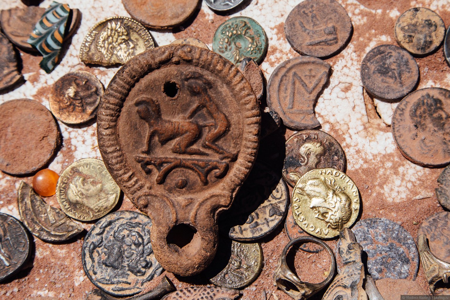 Самый древний металл. Древние деньги. Первые металлические деньги. Древние металлические монеты. Металлические деньги в древности.