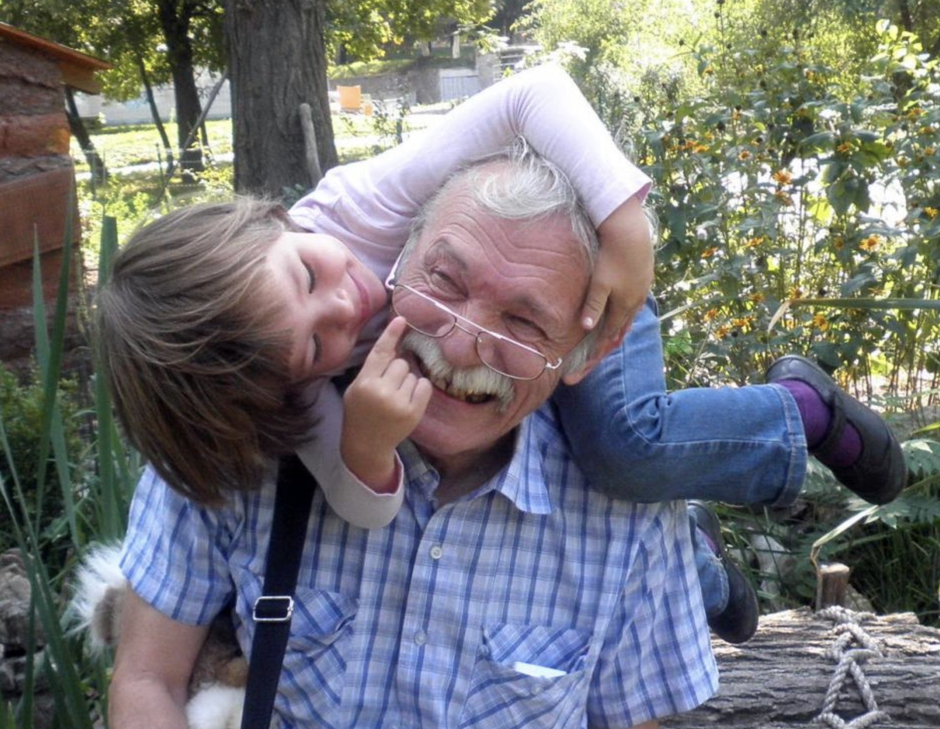 Внучка просит деда