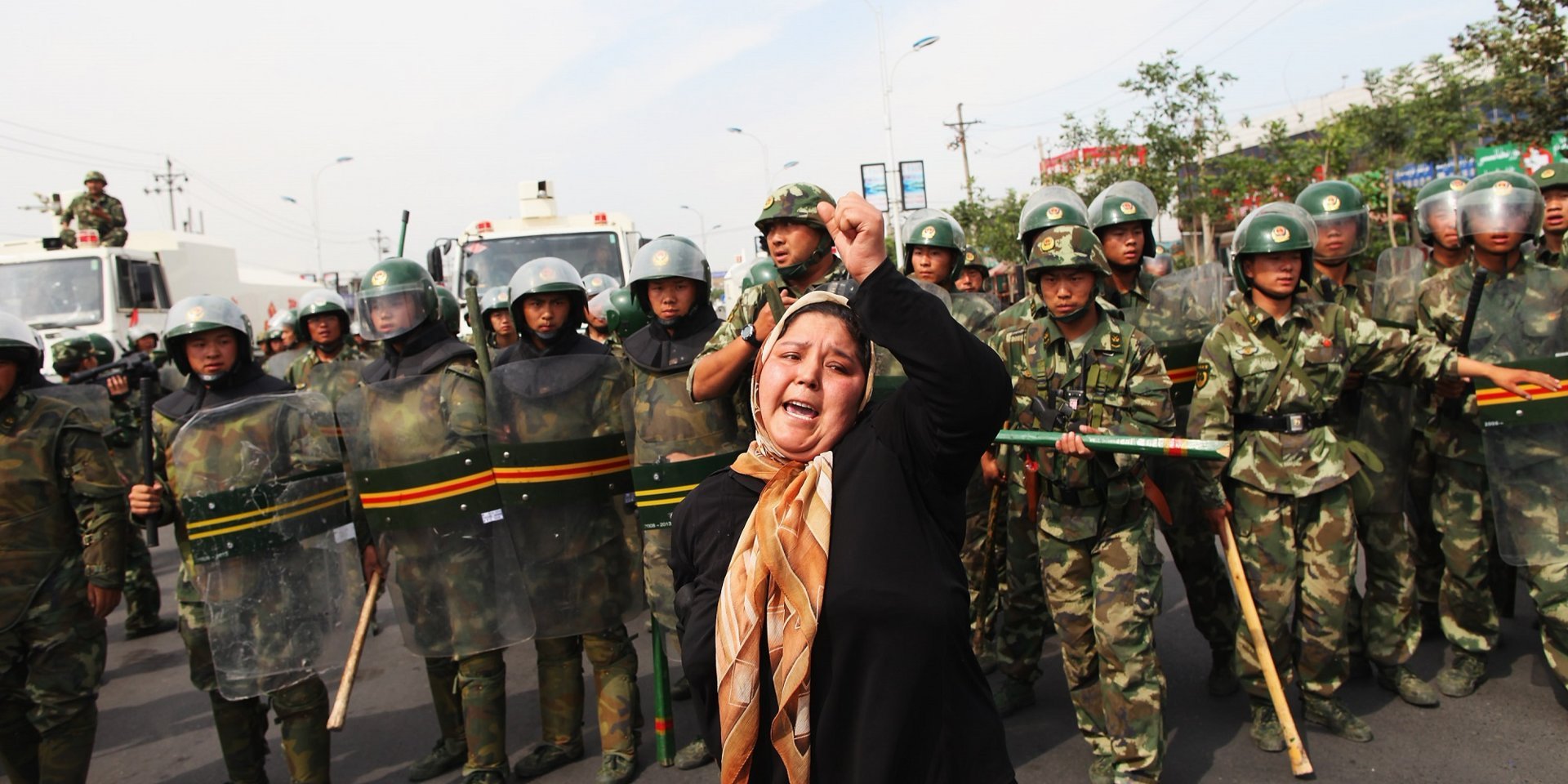 Притесненных мусульман. Уйгуры в Китае лагерь для уйгуров. Лагеря для уйгуров в Китае.
