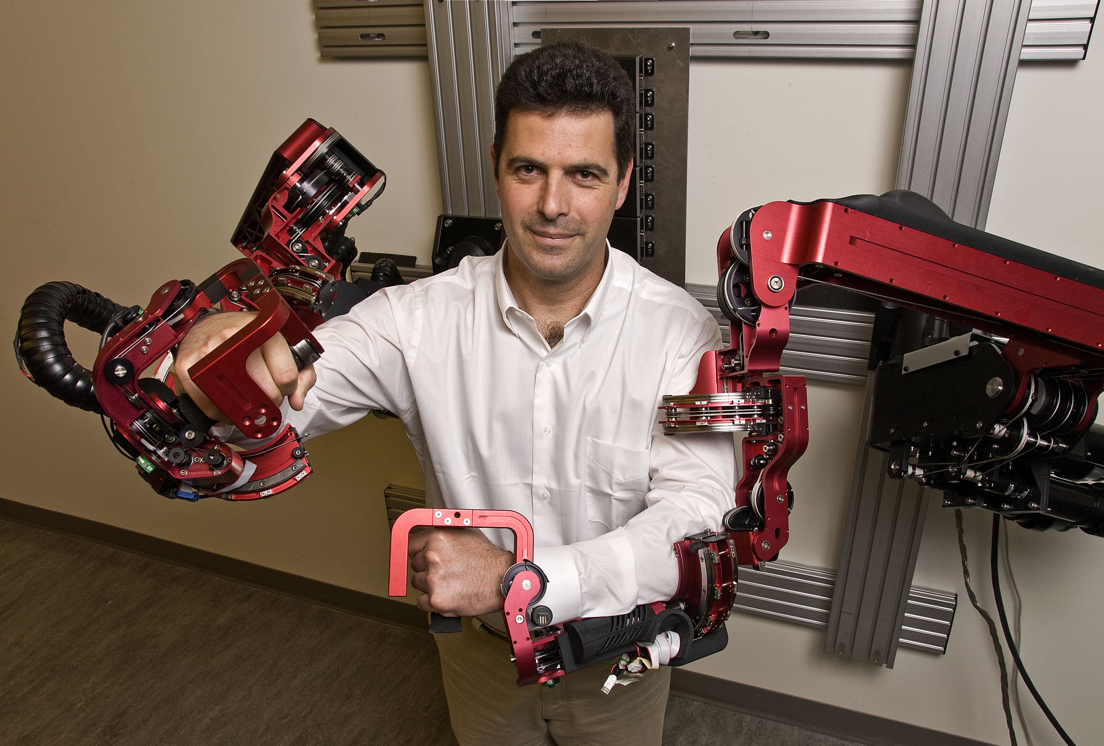 Обычного человека сделают роботом. Exoskeleton Prototype 3 (EXO-ul3). Механическая рука робота. Механическая рука манипулятор. Робототехника.