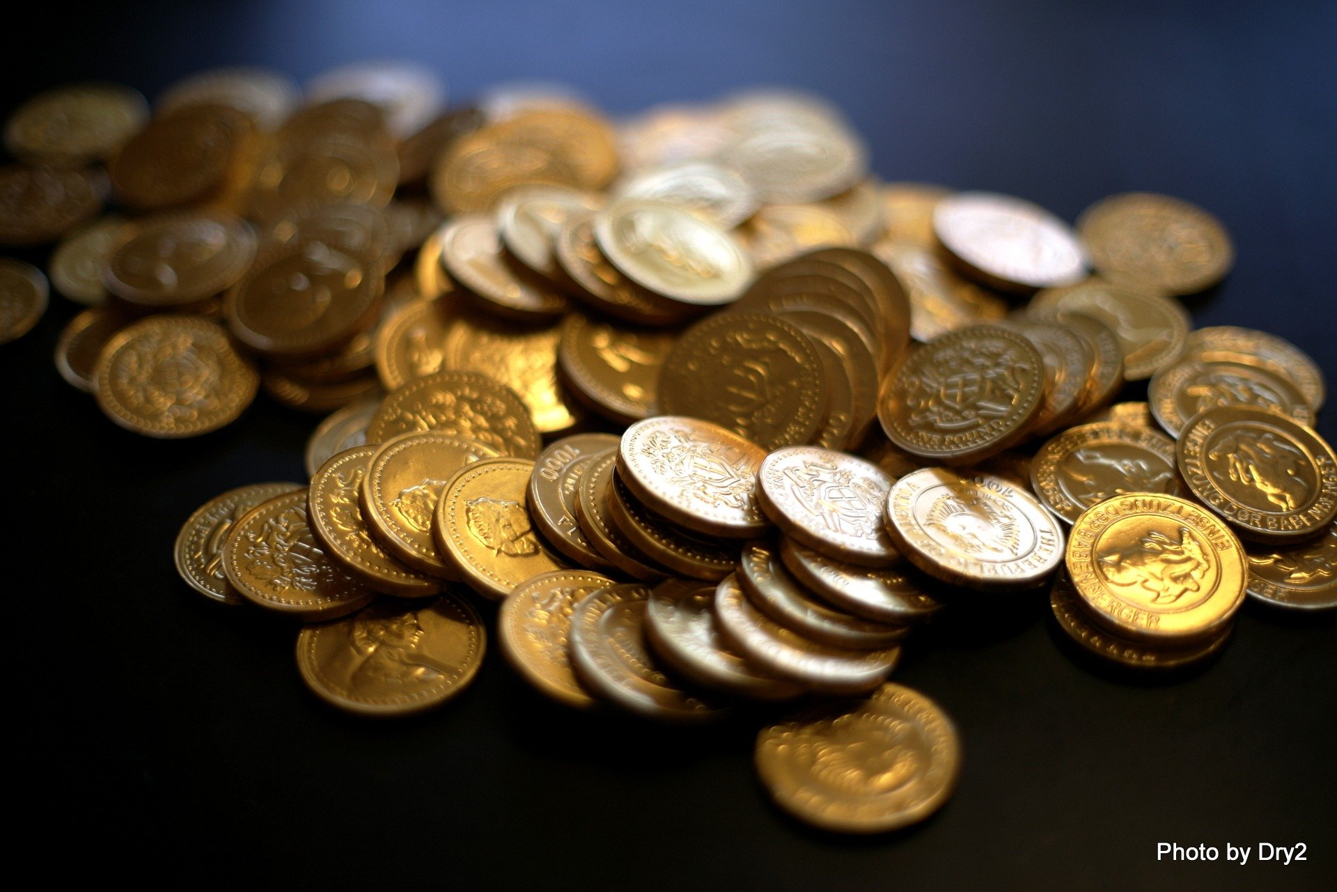Деньги картинки. Деньги монеты. Гора золотых монет. Деньги золото. Денежка фото