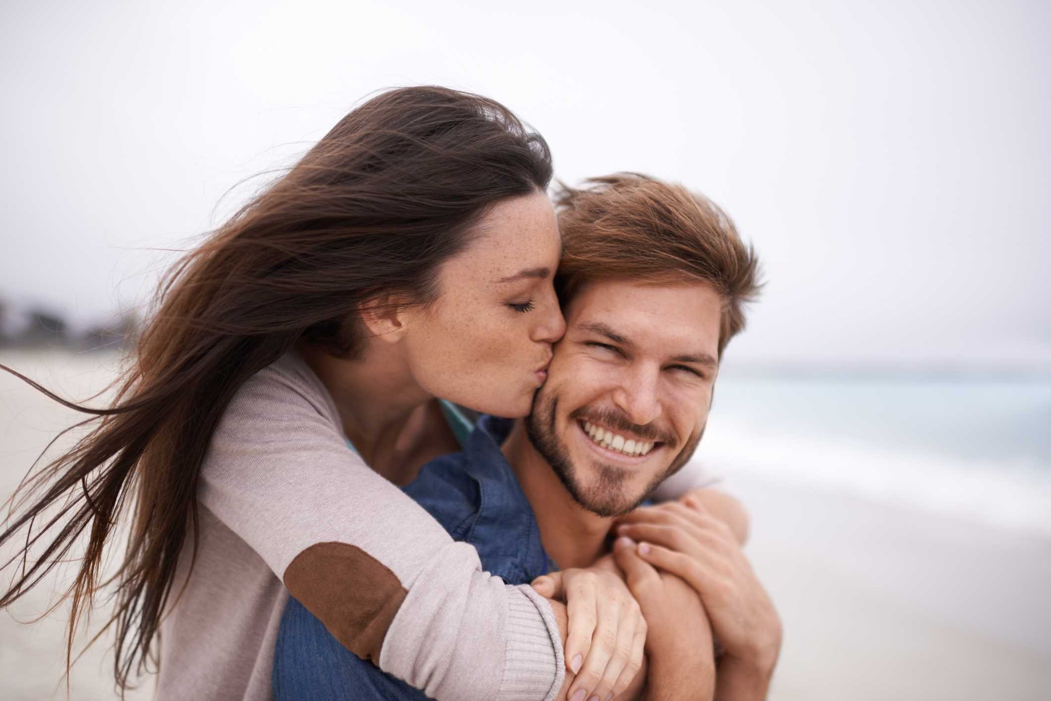 Женщин старше мужчины психология отношений. Счастливые отношения. Отношения мужчины и женщины. Счастливые мужчина и женщина. Счастливые гармоничные отношения.