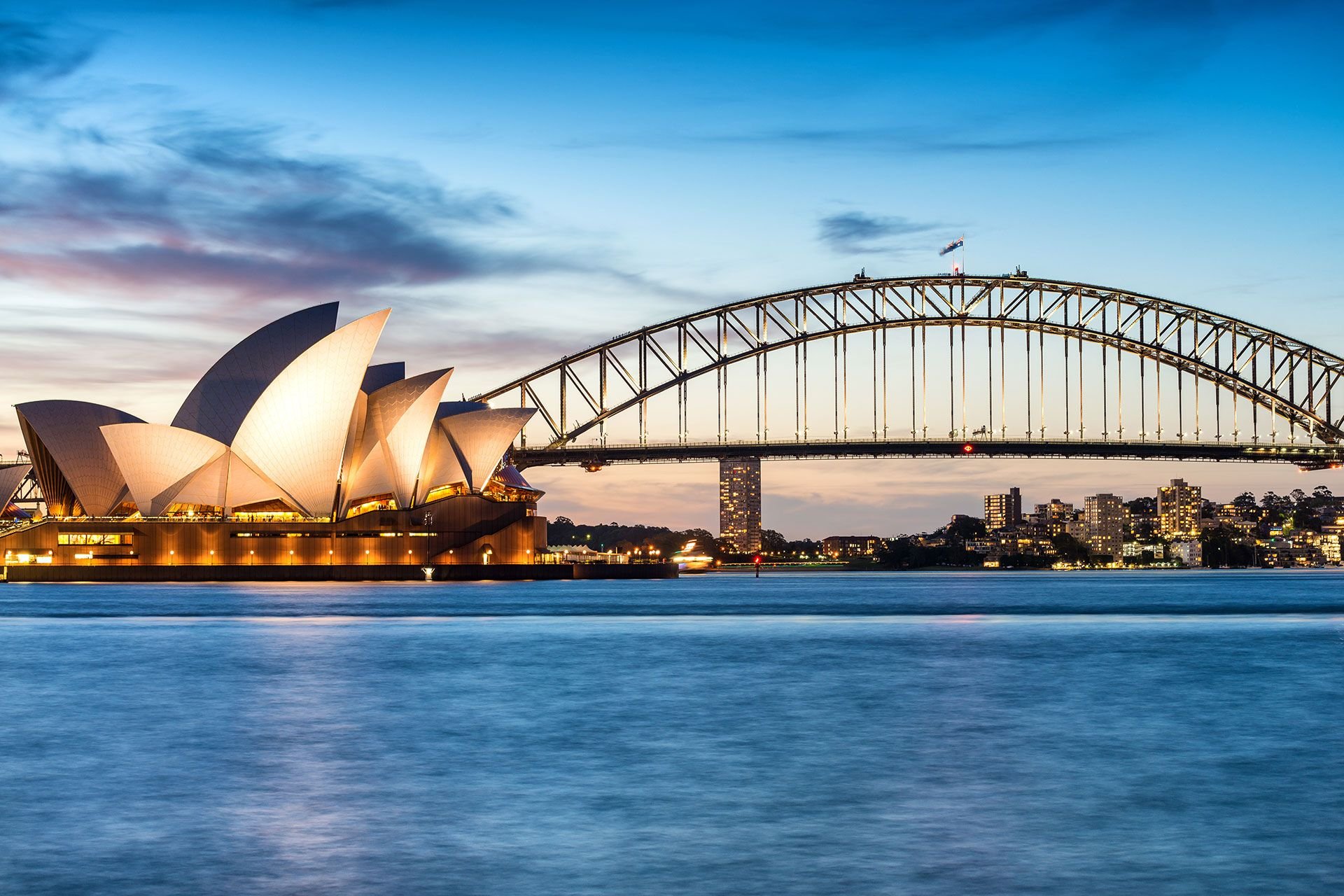 Sydney australia. Сиднейский оперный театр и Харбор-бридж. Сидней Роулетт. Австралия мост Харбор бридж (г. Сидней). Сидней мост и оперный театр.