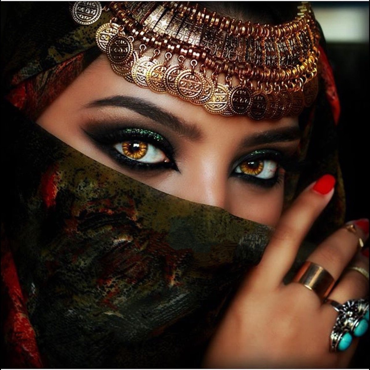 Арабская крутая. Восточная красавица. Красивые восточные женщины.