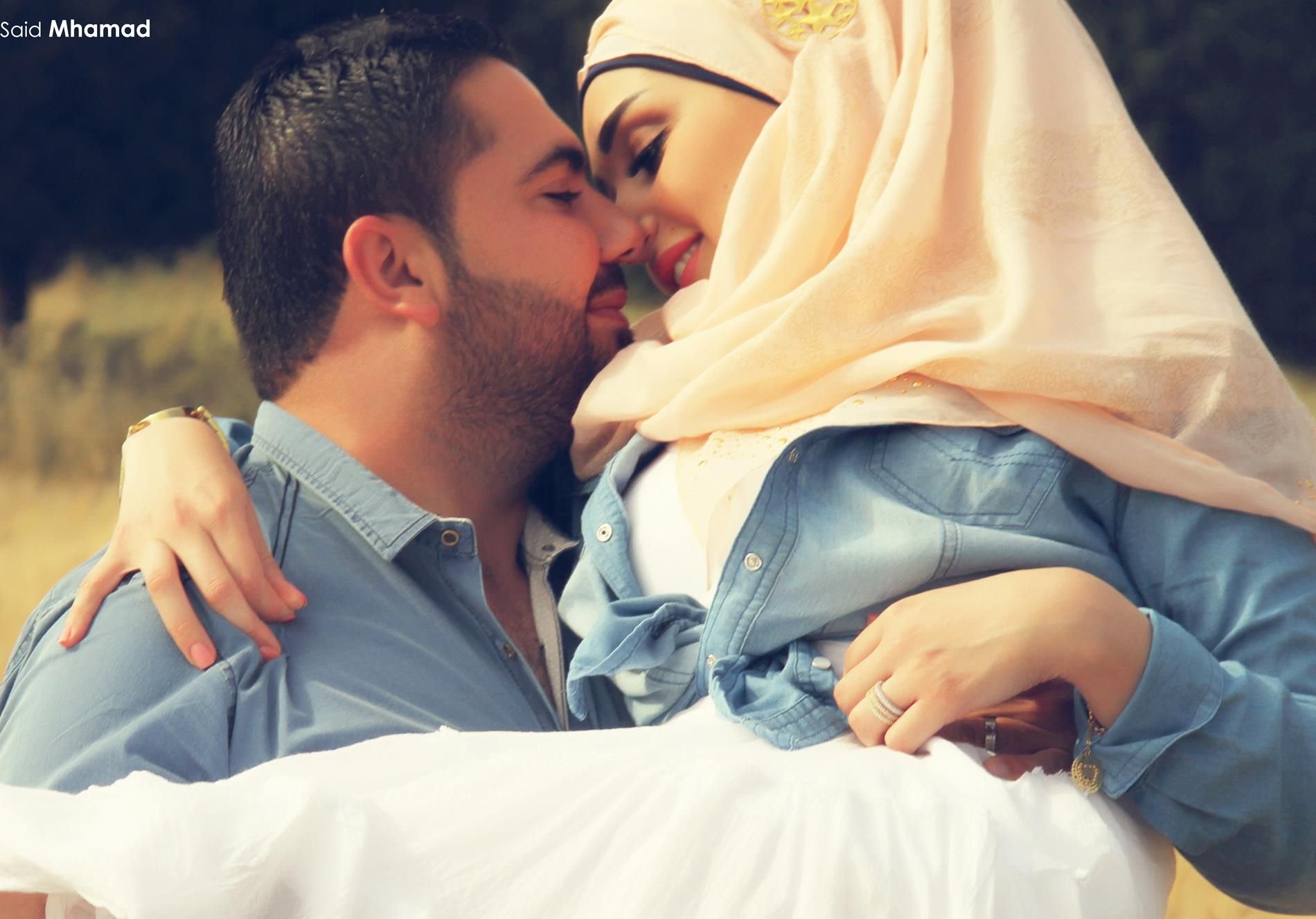 Muslim wife. Мусульманская семья. Красивые мусульманские пары. Мусульманка с мужем. Муж и жена мусульмане.