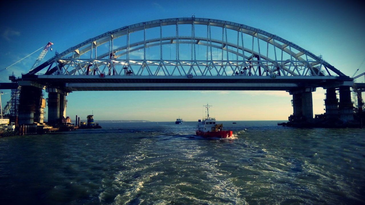 Крымский мост как добраться. Крымский мост. Крымский мост вид сбоку. Крымский мост панорама.