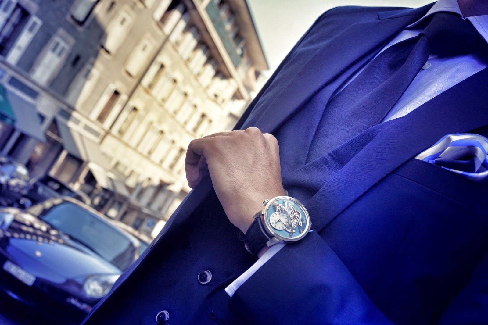 Часы богатейших людей. Мужчина в костюме с часами. Успешный мужчина. Успешный человек в костюме. Дорогие часы на руке.