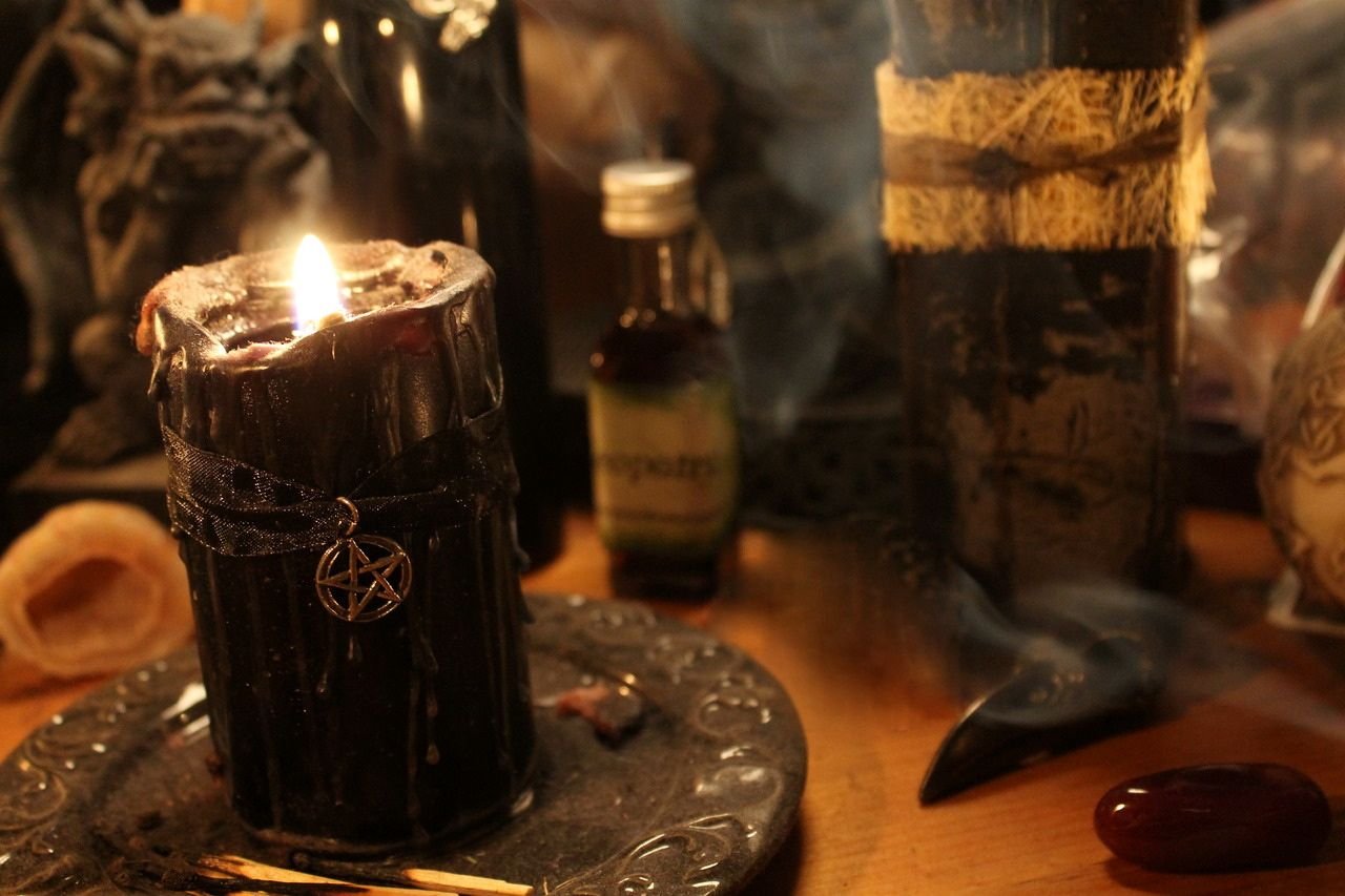 Свечи портят пост. Магический обряд. Магический ритуал. Порча магия. Магические свечи.