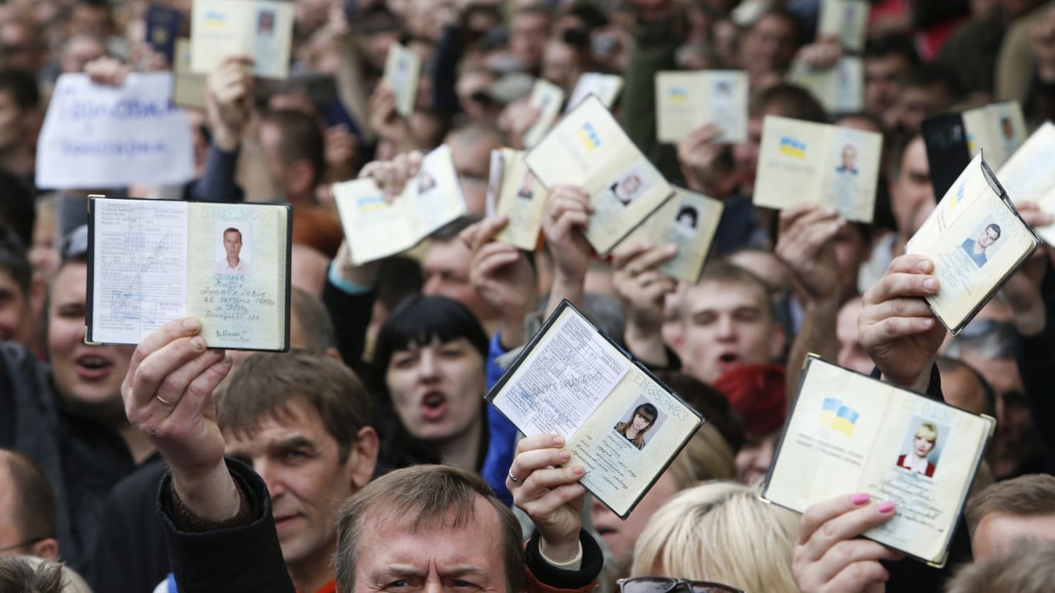 Хотят референдум. Референдум. Референдум на Украине 2014. Референдум фото. Украинцы в Москве.