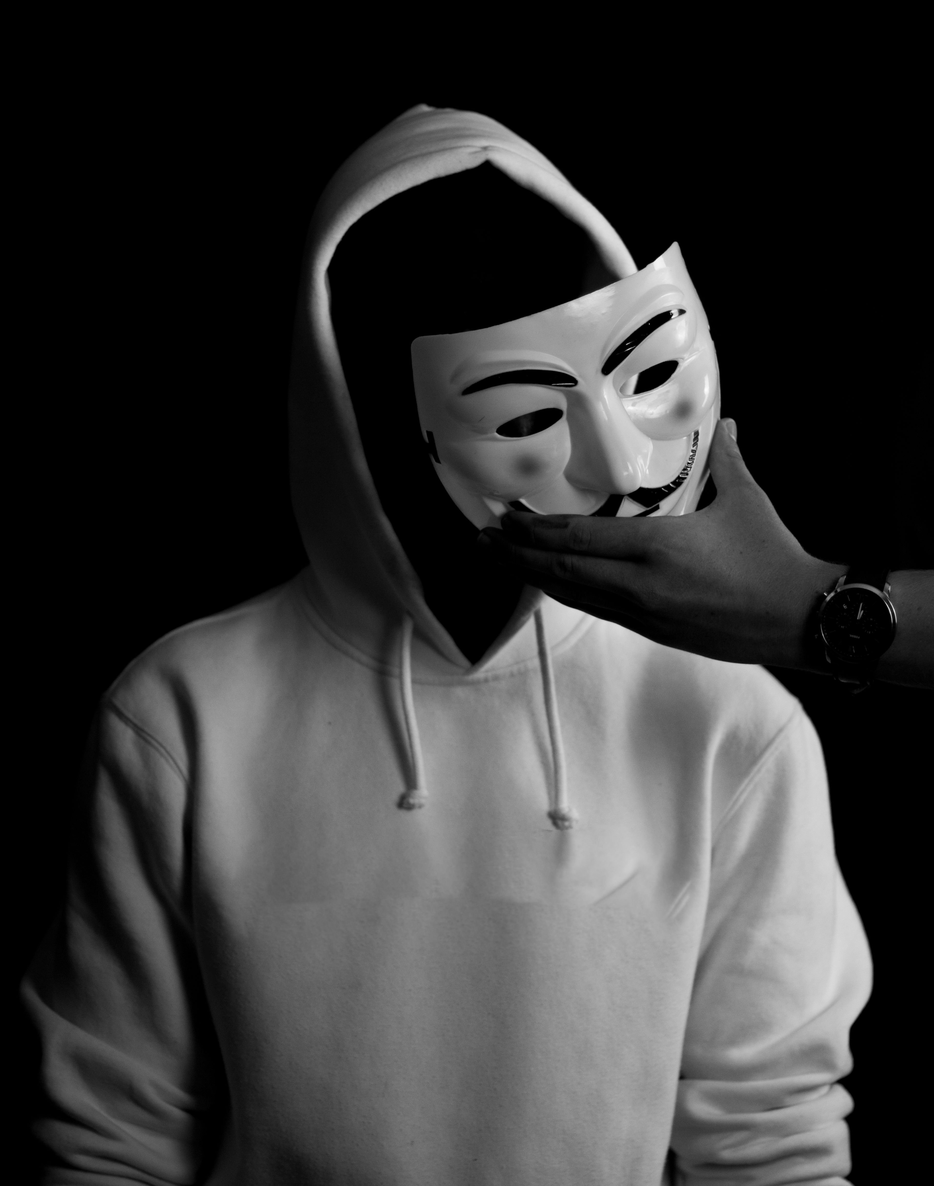 Анонимные объявления masked. Анонимус 1999. Пабло анонимус. Анонимус на аву. Человек в маске.
