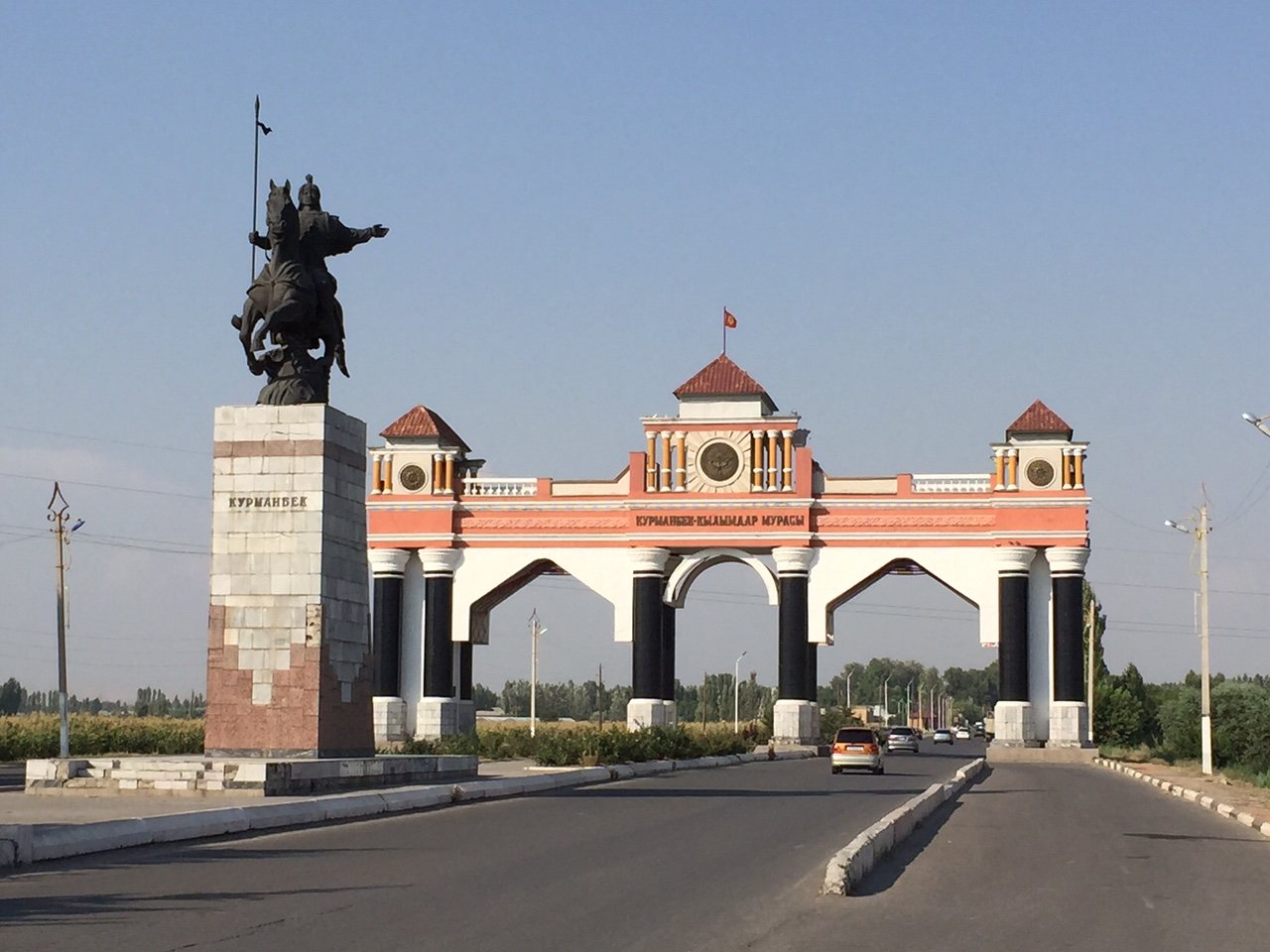 Кыргызстан это киргизия или нет. Город Джалал Абад Киргизия. Арка Джалал Абад. Джалал Абад достопримечательности. Город Джелалабад Киргизия.