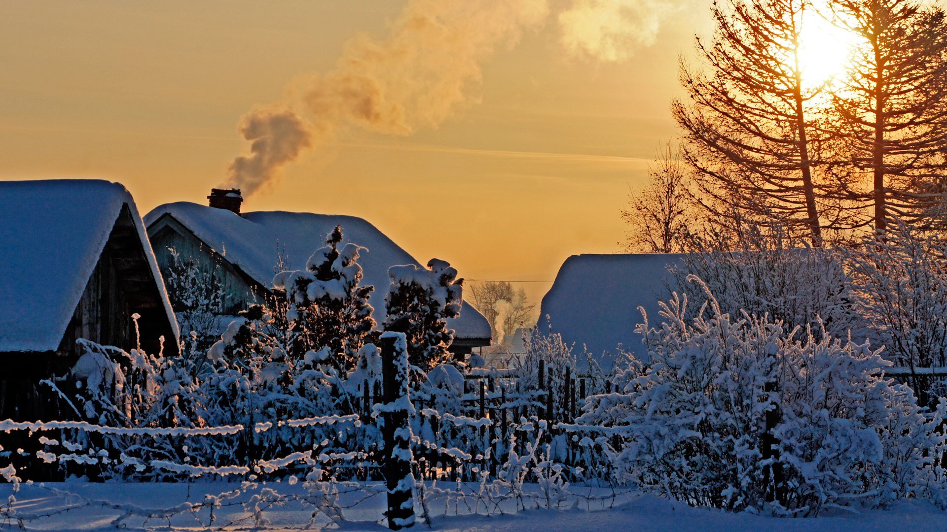 Снегом укрыты дома. Зимняя деревня. Зима в деревне. Деревенский домик зимой. Деревня в снегу.