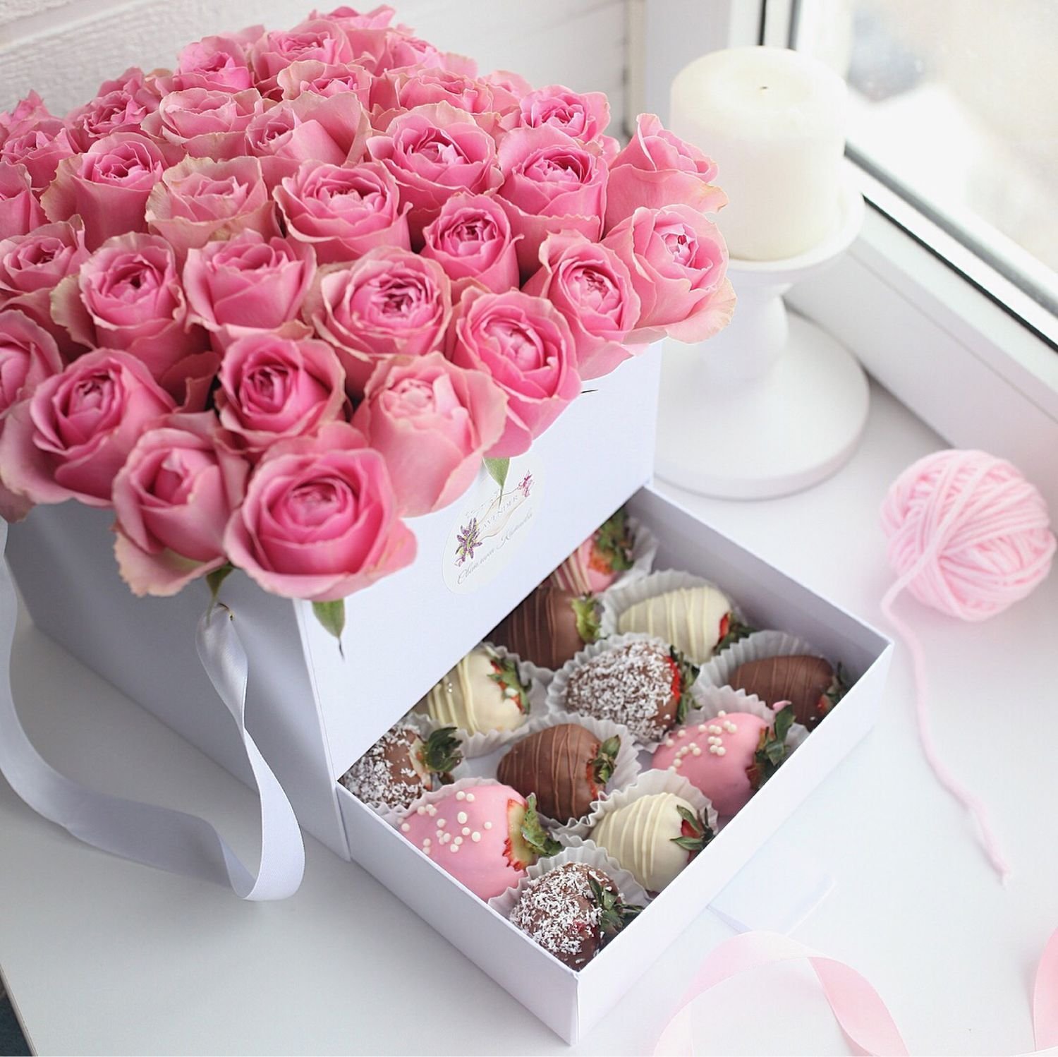 С днем рождения женщине цветы в коробке. Шикарные букеты в коробках. Красивый букет цветов в коробке. Шикарные цветы в коробке. Коробка для цветов.