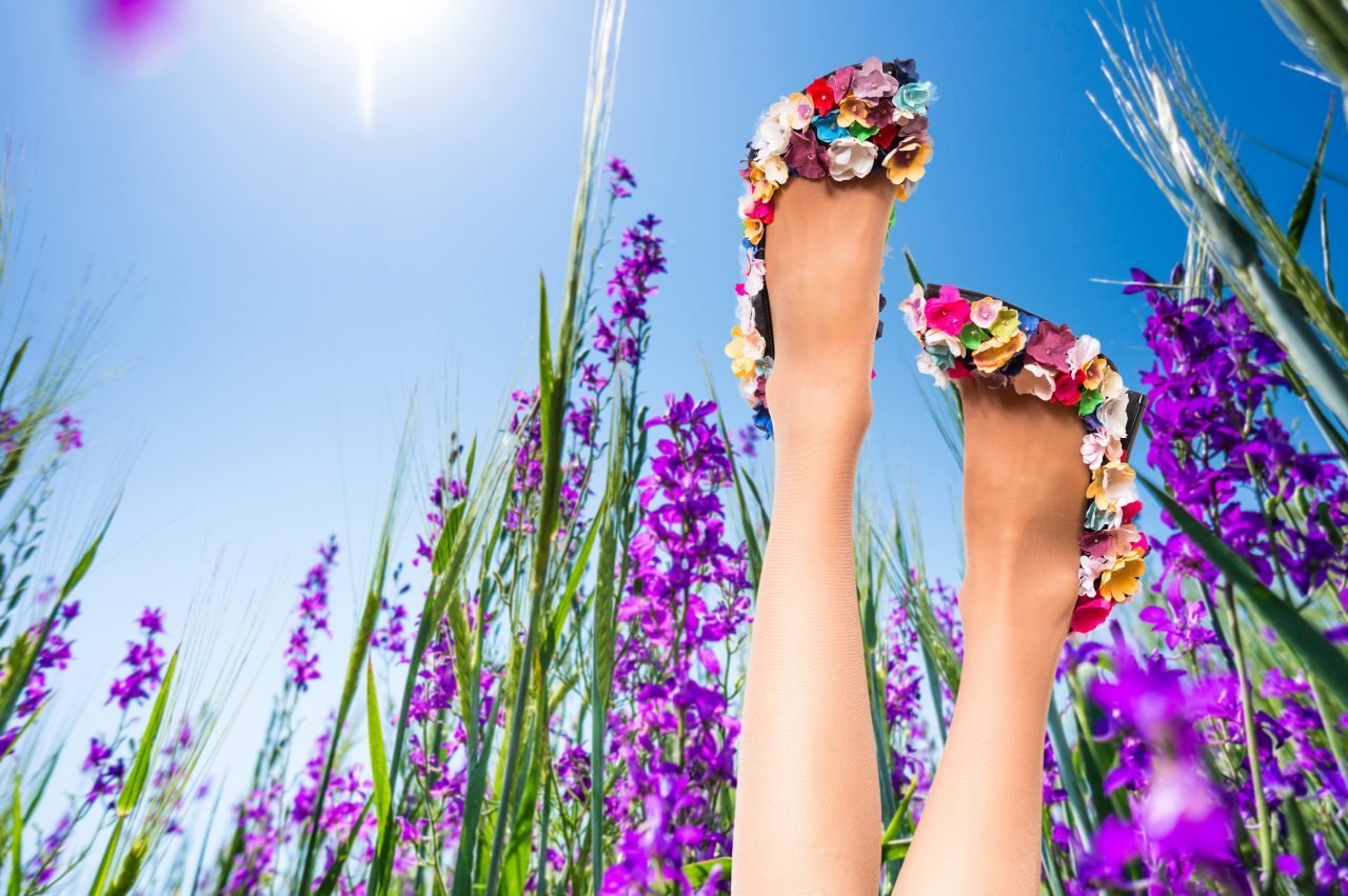 Встречаем весну красиво. Женские ножки. Красивые женские ноги. Ноги летом. Ноги в цветах.